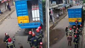 কাভার্ডভ্যানে পরিবহনের সময় গ্যাস সিলিন্ডার লিকেজ, আতঙ্ক