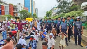 বনানীতে সিএনজি চালকদের সড়ক অবরোধ, তীব্র যানজট