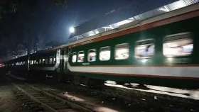 যাত্রী ফেলে চলে গেল ট্রেন, বরখাস্ত স্টেশন মাস্টার