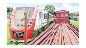 মরিচা ধরেছে ৬০০ কোটির ডেমু ট্রেনে