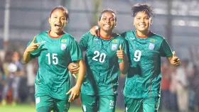 দুই মাঠে খেলে ভুটানের জালে 'এক হালি' মেয়েদের