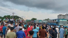কুবি শিক্ষার্থীদের ঢাকা-চট্টগ্রাম মহাসড়ক অবরোধ