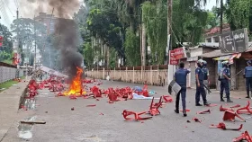 হামলার পর পুলিশ সুপারের কার্যালয়ে এনসিপি নেতারা