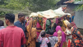 স্ত্রীকে পিটিয়ে হত্যা, টাকা আনার কথা বলে পালাল স্বামী!