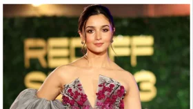 কর্মীদের বাড়ি উপহার দিলেন, আলিয়া
