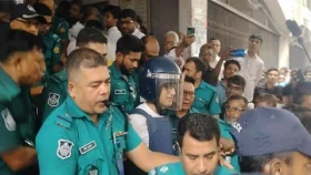হত্যাচেষ্টা মামলায় গ্রেপ্তার দেখানো হলো ব্যারিস্টার সুমনকে