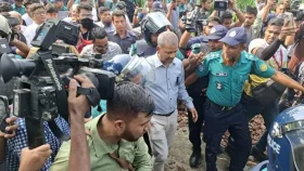 পেছনের গেট দিয়ে সরিয়ে নেওয়া হলো দুই উপদেষ্টা ও প্রেস সচিবকে