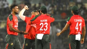চারের বদলা ১৫ রানে পাকিস্তানের ৫ উইকেট তুলে নিয়ে