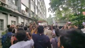 উপদেষ্টার পদত্যাগ দাবিতে সচিবালয় অভিমুখে শিক্ষার্থীরা