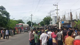 বাবার কাছ থেকে আইসক্রিম নিয়ে ফিরছিল শিশু রাবেয়া, ট্রাকচাপায় মৃত্যু