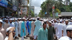 শিশু বলাৎকারকারী শিক্ষকের বহিষ্কার চেয়ে মাদ্রাসা শিক্ষার্থীদের বিক্ষোভ
