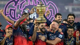 ঘরের মাঠে নিষিদ্ধ হওয়ার মুখে কোহলির বেঙ্গালুরু!