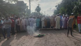 রায়পুরে বাসচাপায় মাদরাসাছাত্রী নিহত, সড়ক অবরোধ