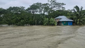 গভীর নিম্নচাপে সাগর উত্তাল, প্লাবিত নিম্নাঞ্চল