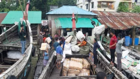চারদিন পর টেকনাফ-সেন্টমার্টিন রুটে ট্রলার চলাচল শুরু