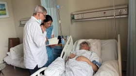 হাসপাতালে বদরুদ্দীন উমরকে দেখতে গেলেন মির্জা ফখরুল