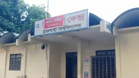 রাবির কর্মকর্তাকে &lsquo;আওয়ামী আমলে চাকরি পেয়েছে&rsquo; বলে মারধর