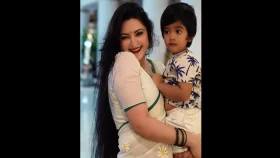 কক্সবাজারে মুগ্ধতা ছড়াচ্ছেন পরী