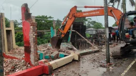 কোটালীপাড়ায় অবৈধভাবে গড়ে ওঠা শতাধিক স্থাপনা উচ্ছেদ