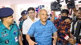 মোহাম্মদপুর থানা পরিদর্শনে স্বরাষ্ট্র উপদেষ্টা