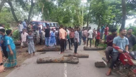 চন্দনাইশে বাসের ধাক্কায় এলডিপি নেতা নিহত, সড়ক অবরোধ-ভাঙচুর