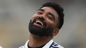 প্রিয় খাবার বর্জন, কঠোর পরিশ্রম আর বাবার কবর জিয়ারত করে ইংল্যান্ডে যান সিরাজ