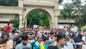 সাইন্সল্যাব মোড়ে ৭ কলেজ শিক্ষার্থীদের বিক্ষোভ