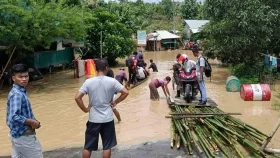 সাজেকে শতাধিক পর্যটক আটকা, সড়ক যোগাযোগ বন্ধ