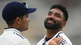 ২৩টি গোলাপে বরণ করা হলো মোহাম্মদ সিরাজকে