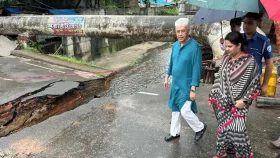 চট্টগ্রামে ধসে পড়া সেতু পরিদর্শনে শিল্প উপদেষ্টা
