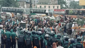 স্বাস্থ্যখাতে সংস্কারের দাবিতে ঢাকা-বরিশাল মহাসড়ক ব্লকেড