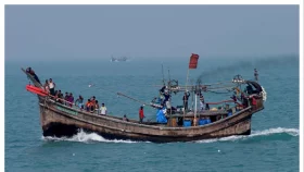 বঙ্গোপসাগরে মাছ ধরার ট্রলার ডুবে নিখোঁজ ৮