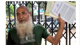 বগুড়ায় গণশুনানিতে দুদক চেয়ারম্যানকে জুতা নিক্ষেপ