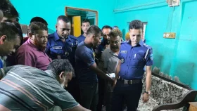 কুমিল্লায় ব্যবসায়ীর রক্তাক্ত লাশ উদ্ধার, দম্পতি আটক
