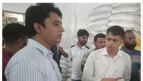 খুলনায় ৩৭৫ বস্তা সার জব্দ, দুই ব্যবসায়ীকে জরিমানা