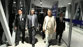 কুয়ালালামপুর পৌঁছেছেন প্রধান উপদেষ্টা