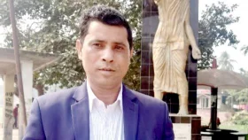 &lsquo;আজ না হোক কাল ভালোবাসার চিহ্ন এঁকে দেবই&rsquo;, ছাত্রীকে খুবি শিক্ষক