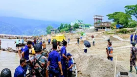 পাথর লুটপাট বন্ধে এবার জাফলংয়ে অভিযান