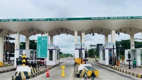 পায়রা সেতুতে টোল আদায় করছেন সাবেক আইনমন্ত্রীর কর্মীরা!
