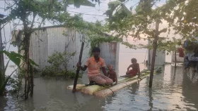 যমুনার পানি বৃদ্ধিতে শাহজাদপুরে ডুবে গেছে ১০ বাড়িঘর