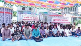 স্থায়ী ক্যাম্পাসের দাবিতে রবীন্দ্র বিশ্ববিদ্যালয়ে গণঅনশন