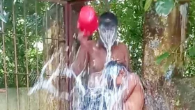 স্ত্রীকে তালাক দিয়ে সন্তানসহ দুধ দিয়ে গোসল