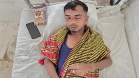 বাউফলে ছাত্রদল নেতাকে পেটাল নিষিদ্ধ ছাত্রলীগ