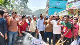 নেত্রকোনায় ইউপি ভাঙার পরিকল্পনাকারীর &lsquo;কুশপুত্তলিকা&rsquo; দাহ করে বিক্ষোভ&nbsp;