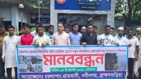 ড্রেজার মেশিন বসিয়ে অবৈধভাবে বালু উত্তোলন, প্রতিবাদে মানববন্ধন