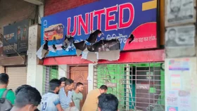 কাউন্টারে হামলা-ভাঙচুর, ময়মনসিংহে বাস চলাচল বন্ধ