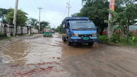 চান্দুরা-আখাউড়া সড়কে খানাখন্দ, দুর্ভোগ লাখো মানুষ