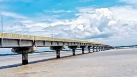 টিকটক বানাতে তিস্তা সেতুতে থেকে তিন বন্ধুর ঝাঁপ, কলেজছাত্র নিখোঁজ