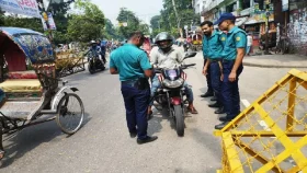 ঢাকার রাস্তায় ট্রাফিক আইন অমান্যের বিরুদ্ধে ডিএমপির অভিযান