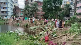 গেন্ডারিয়ায় পুকুর উদ্ধারে রাজউকের অভিযান